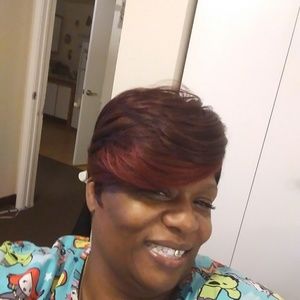 Meet your Posher, Phaelicia